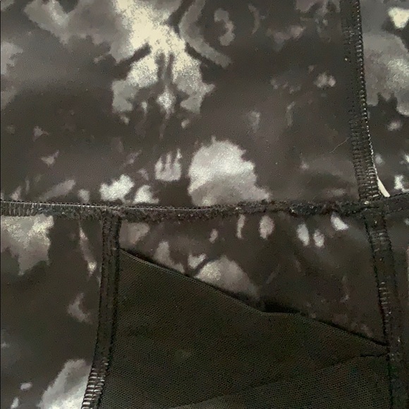 lululemon leggings defect - Picture 3 of 3